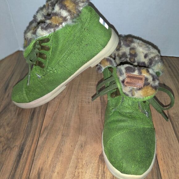 Toms One for One Green Canvas Bootie With Leopard Print Inside Size: 5 - Picture 1 of 8